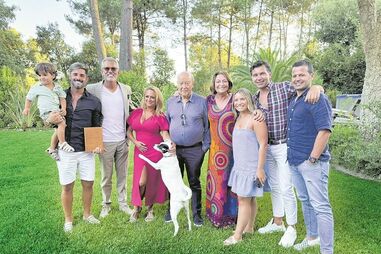 Pinto da Costa com a apresentadora, comentadores e coordenadores do programa da CMTV