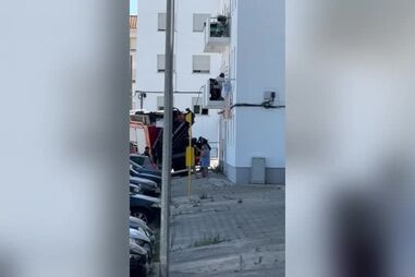 Idoso fica com cabeça presa na varanda de casa em Setúbal