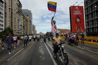 Venezuelanos rejeitam nas ruas resultados eleitorais	