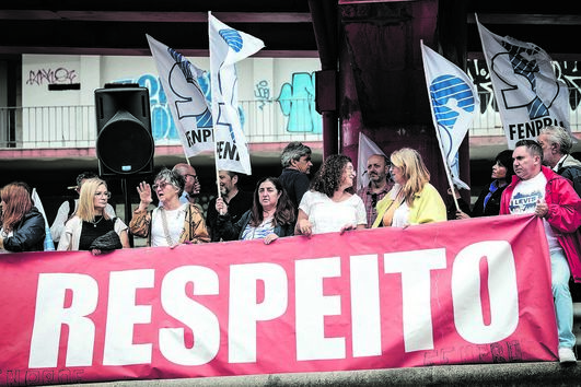 Professores em protesto exigiram a revisão das regras da Mobilidade por Doença