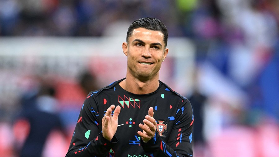 Cristiano Ronaldo no aquecimento do jogo entre Portugal e França