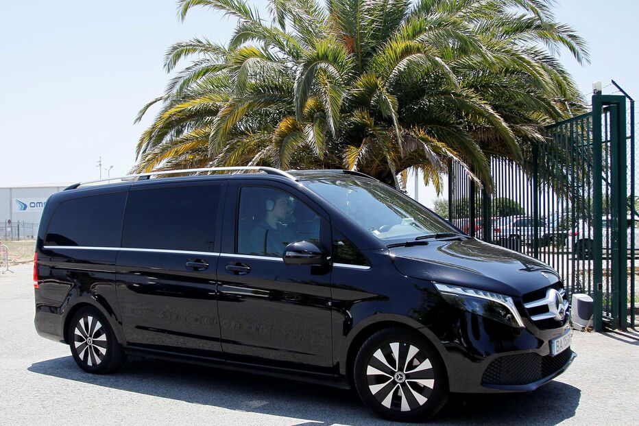 Imagens exclusivas da chegada de Elon Musk a Portugal