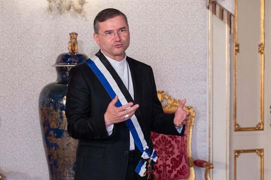 D.Américo Aguiar condecorado pelo Presidente da República