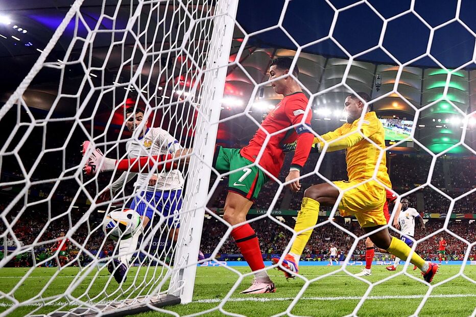 Cristiano Ronaldo tentou marcar de calcanhar no Portugal-França