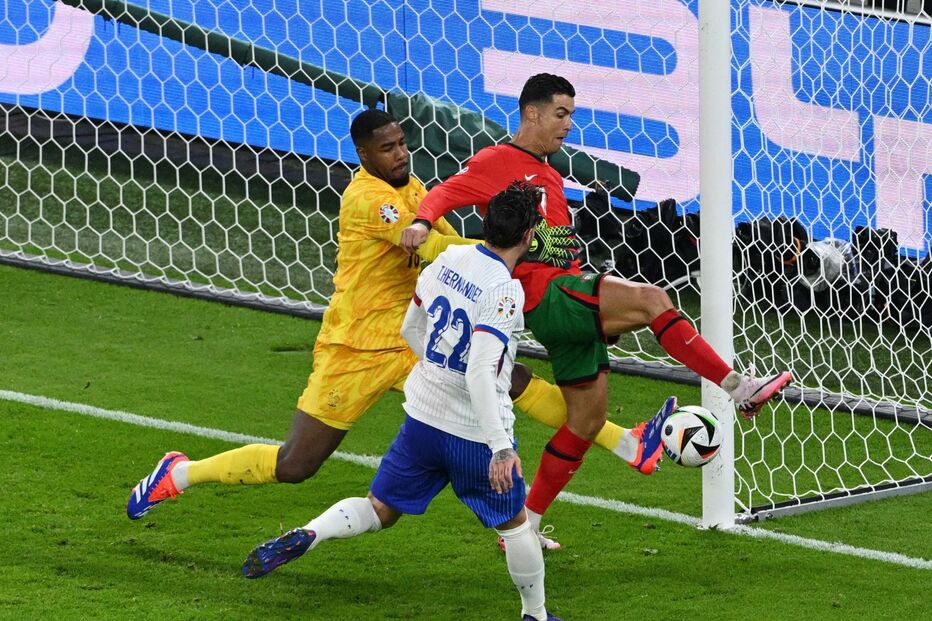 Cristiano Ronaldo tentou marcar de calcanhar no Portugal-França