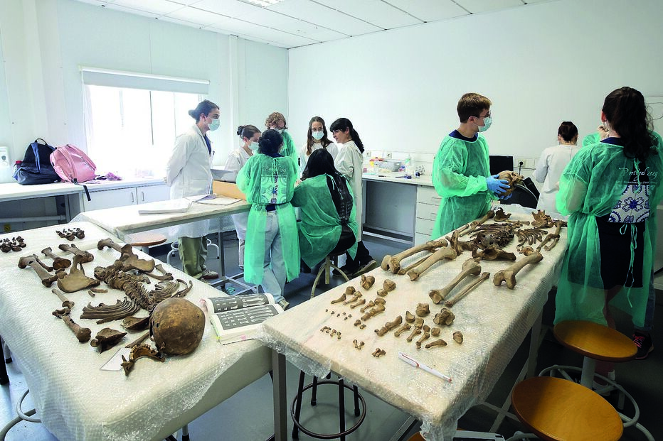Uma das salas das aulas práticas de Ciências Forenses