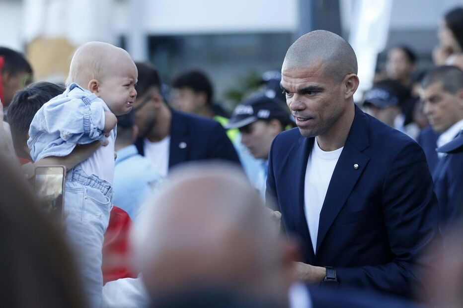 Multidão recebe com festa morna regresso da Seleção Nacional a Lisboa