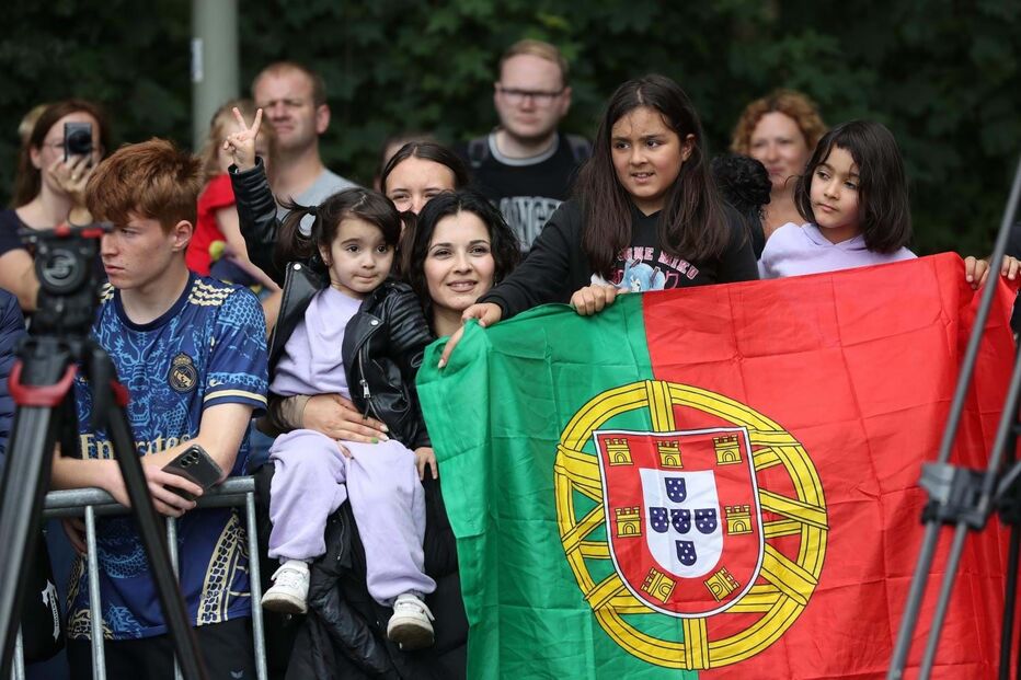 Multidão recebe com festa morna regresso da Seleção Nacional a Lisboa