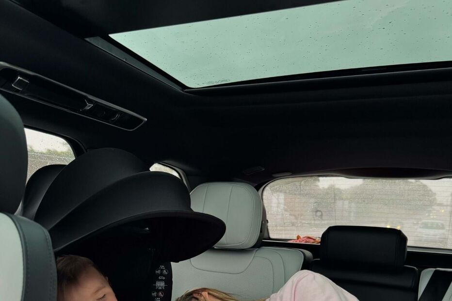 Kelly Bailey e o filho Vicente Blue