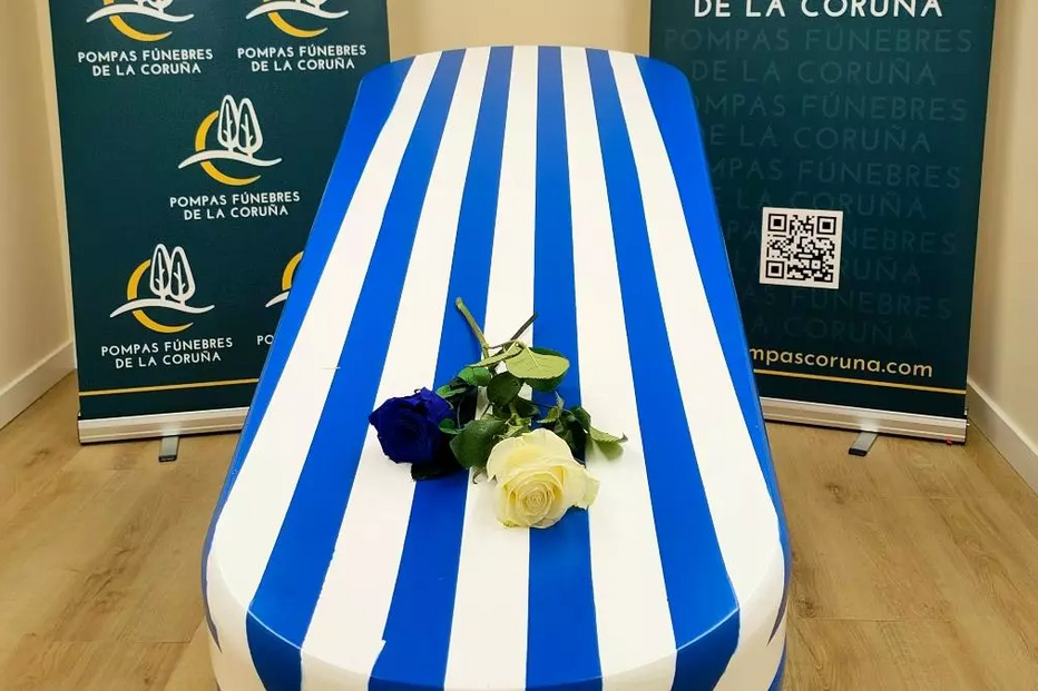 Caixão com as cores do Deportivo da Corunha