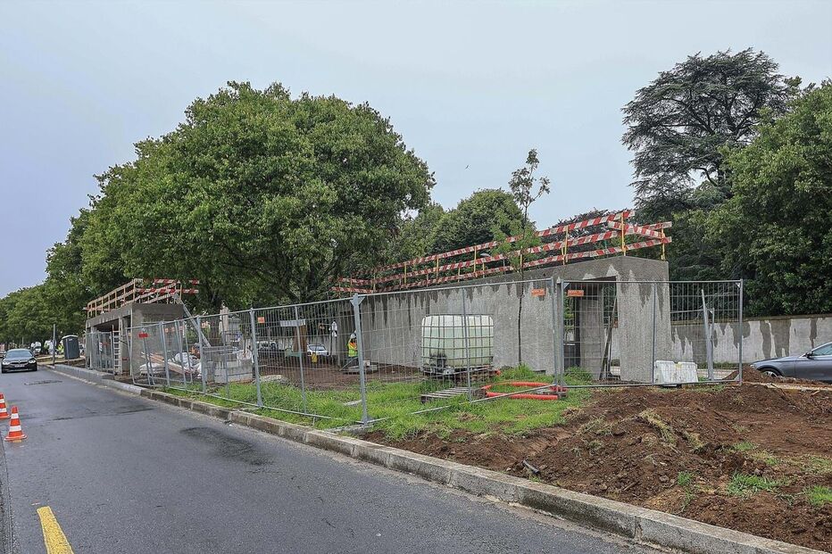 Estações desenhadas por Siza Vieira para o metrobus do Porto