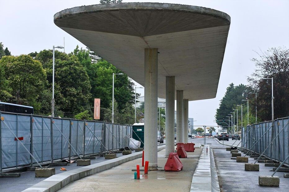 Estações desenhadas por Siza Vieira para o metrobus do Porto