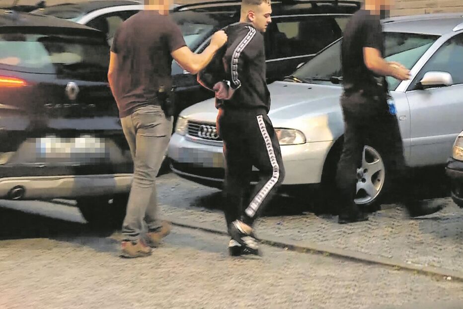 Imagem DETIDO pixelizar o da esq e o da dir 52026900.jpg (21838128) (Milenium)