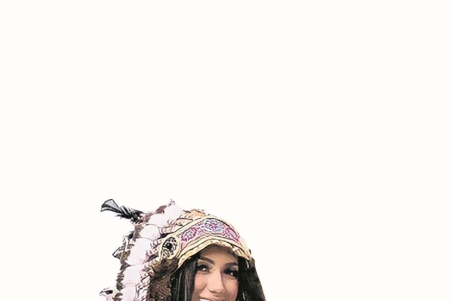 Wendy Sánchez, vestida de índia