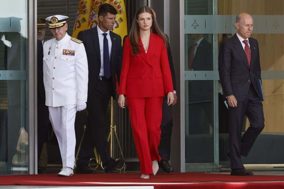 Princesa Leonor parte do aeroporto de Barajas, em Madrid, rumo a Lisboa