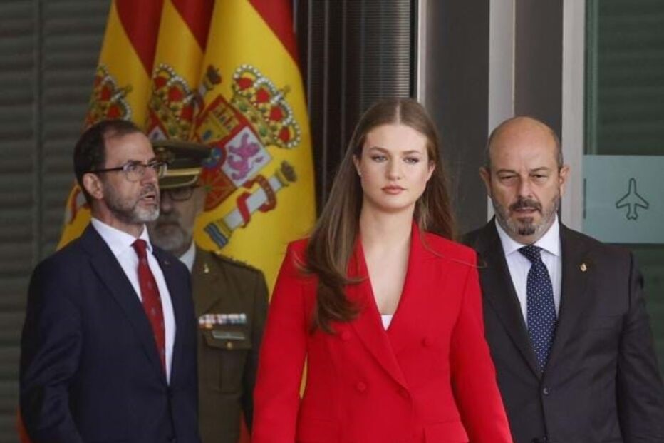 Princesa Leonor parte do aeroporto de Barajas, em Madrid, rumo a Lisboa