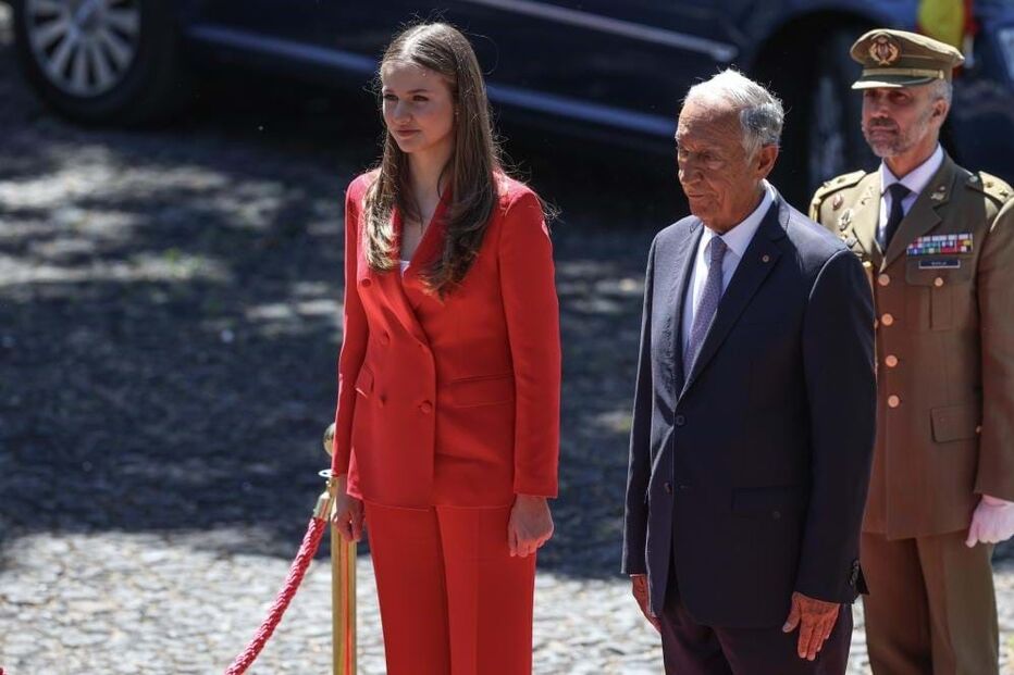 Princesa Leonor recebida com honras militares em Belém