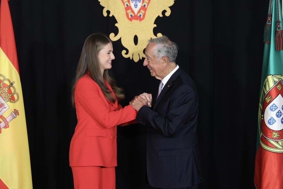 Princesa Leonor recebida com honras militares em Belém