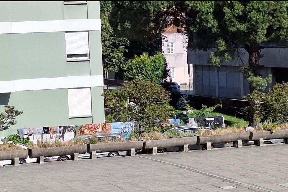 Grupo ocupa antigo edifício da Direção de Recrutamento Militar e causa terror na Avenida de França no Porto