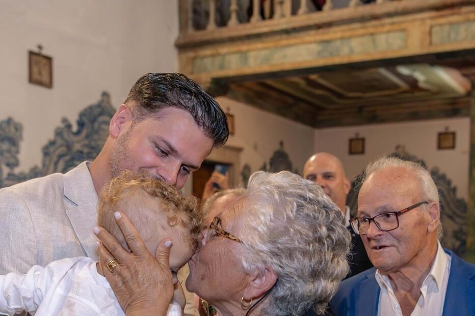 Os melhores momentos do batizado do filho de Mickael Carreira e Laura Figueiredo