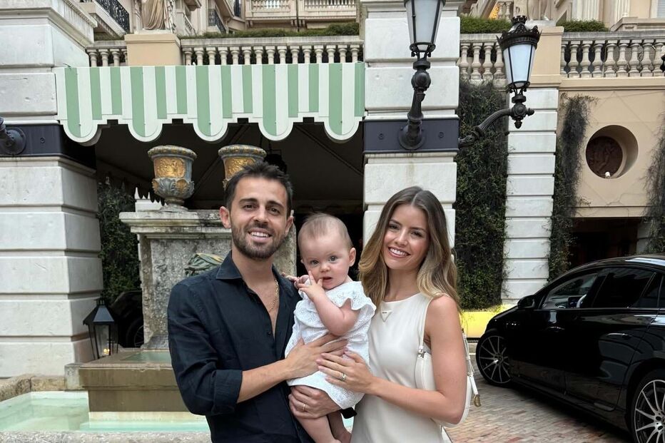 Bernardo Silva, a mulher e a filha, em Monte Carlo, no Mónaco