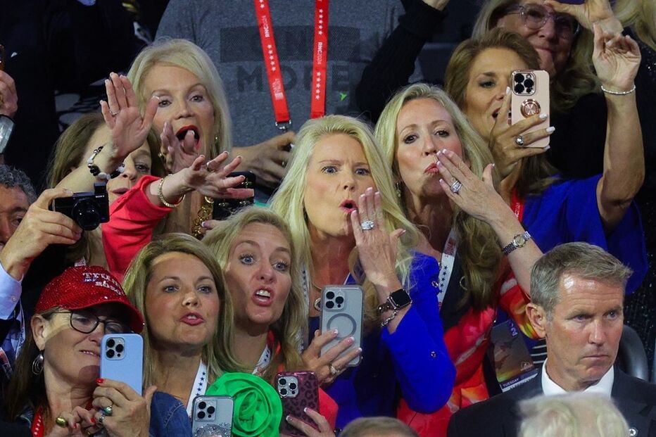 Trump adulado pela multidão 