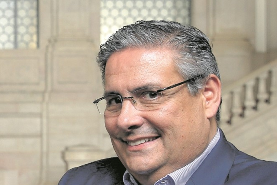 Carlos Abreu Amorim tem 60 anos