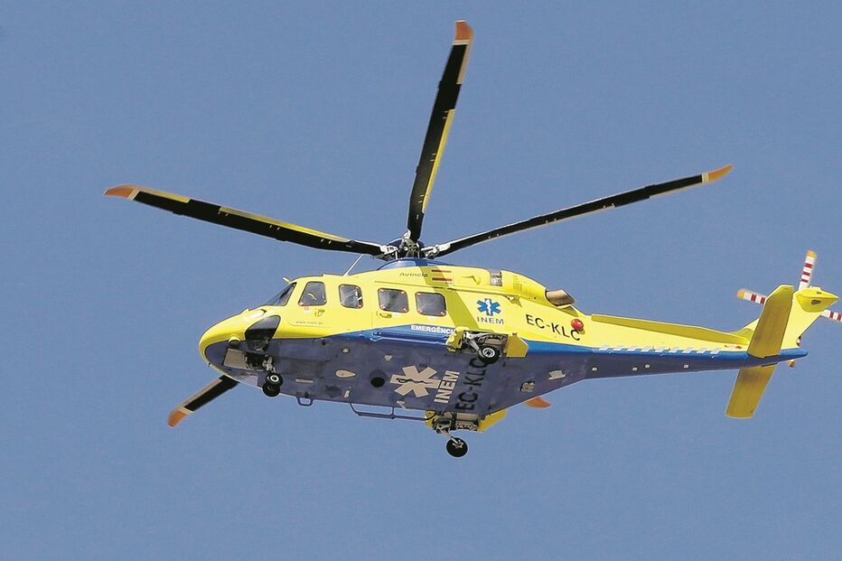 Helicóptero do INEM de transporte de doentes