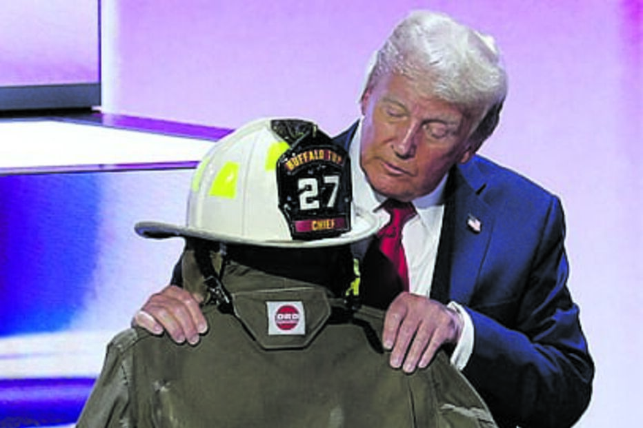 Trump homenageia vítima