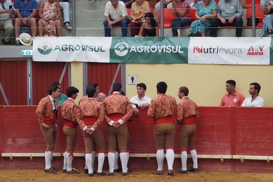 João Neves e o pai assistiram à corrida mesmo junto à arena