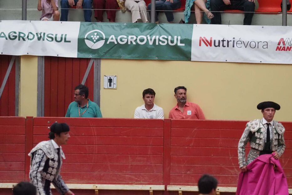 João Neves e o pai assistiram à corrida mesmo junto à arena