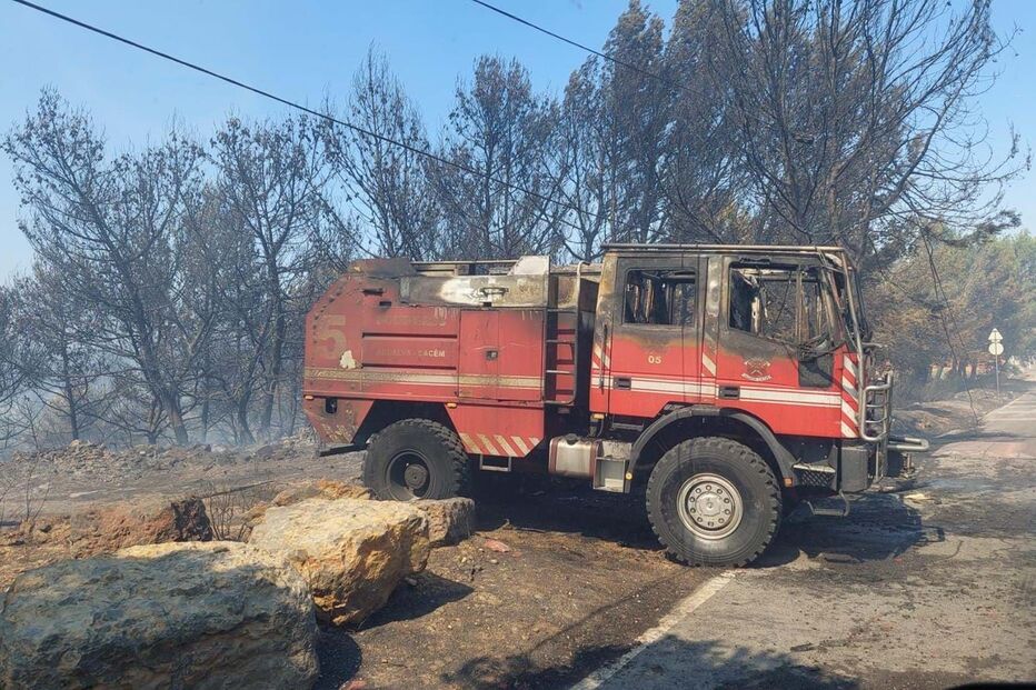 Camião dos Bombeiros no incêndio em Alcabideche