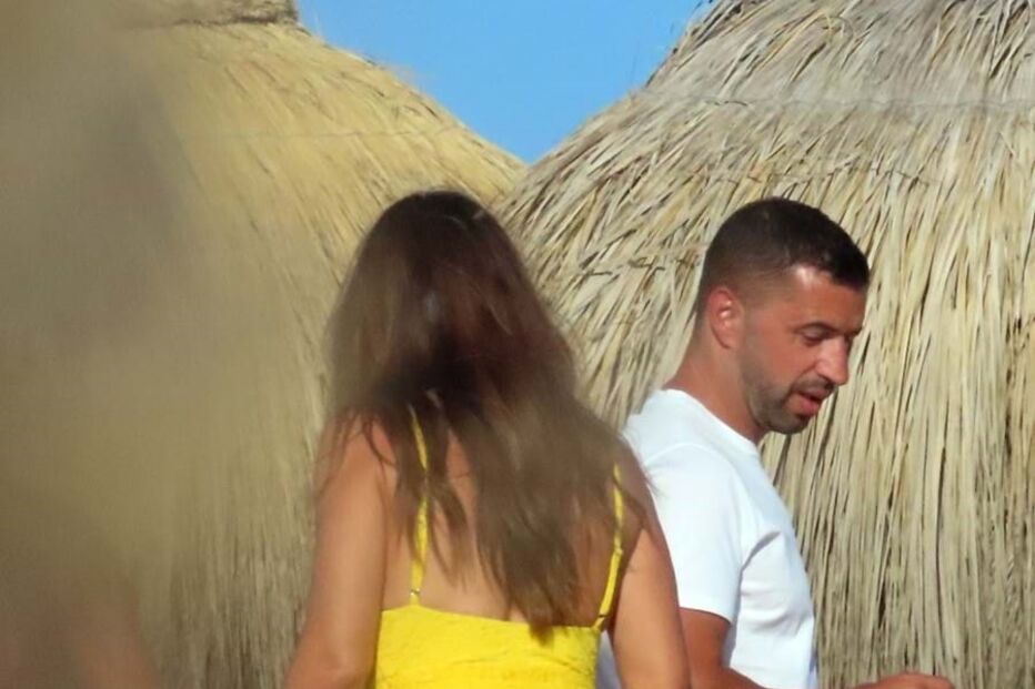 Vanessa Rebelo e Simão Sabrosa têm ido todos os anos para a praia dos Salgados