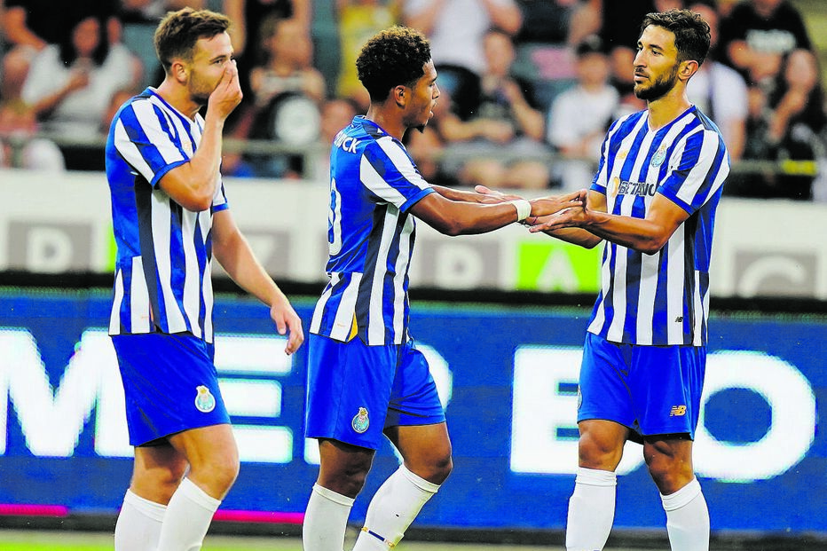 Grujic celebra golo com Namaso