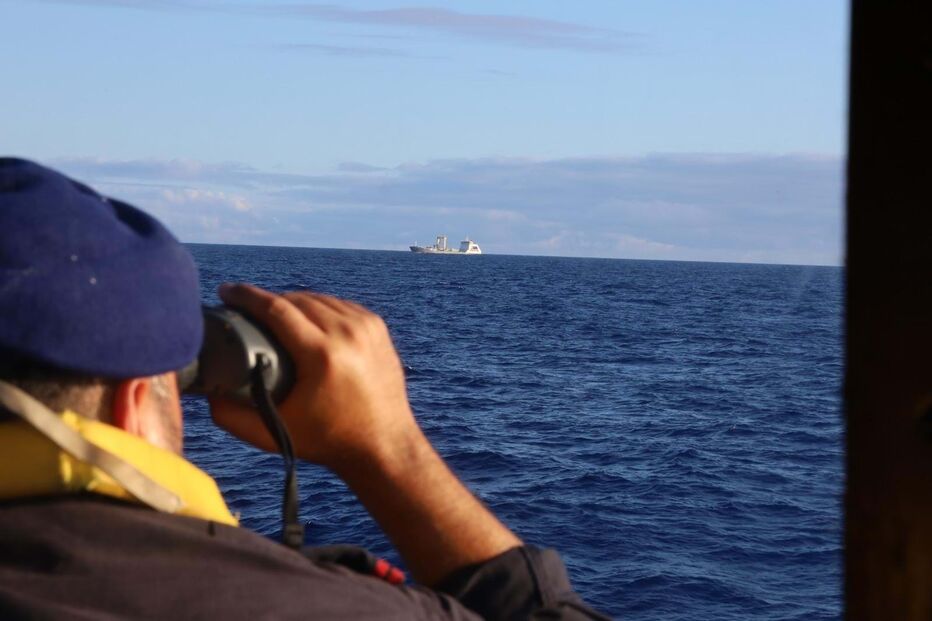 Marinha acompanha navios russos
