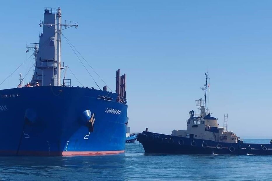 Navio encalhado em Setúbal