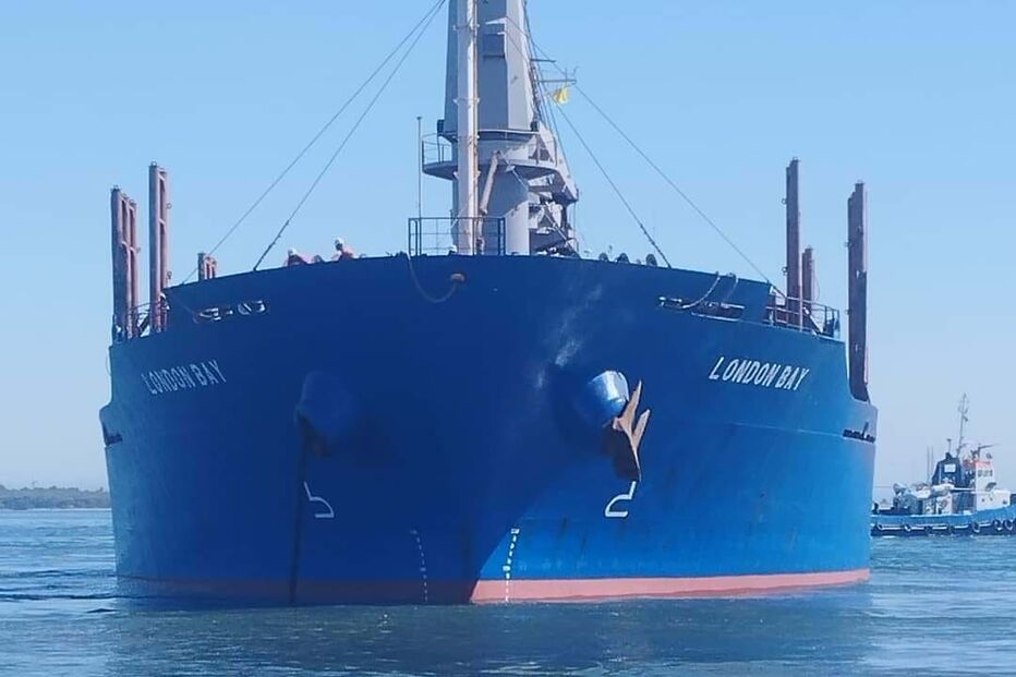 Navio encalhado em Setúbal