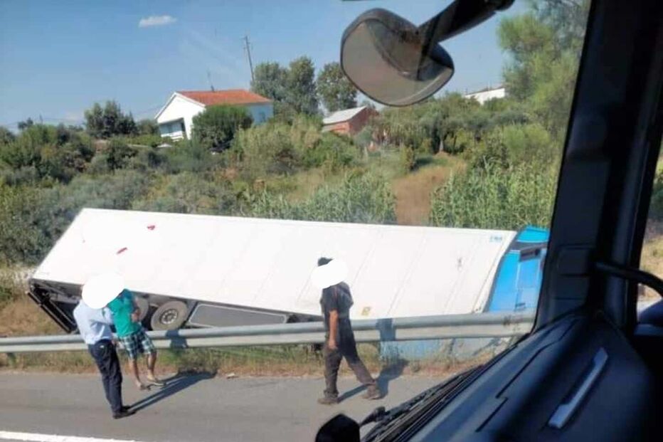 Despiste de camião na A23 condiciona circulação no Fundão em Castelo Branco