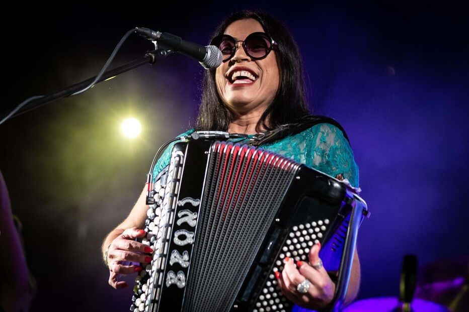 Rosinha explicou ao público que partiu o dedo do pé