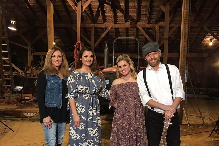 Kelly Nelon Clark, Jason Clark, Amber e Autumn Nelon 