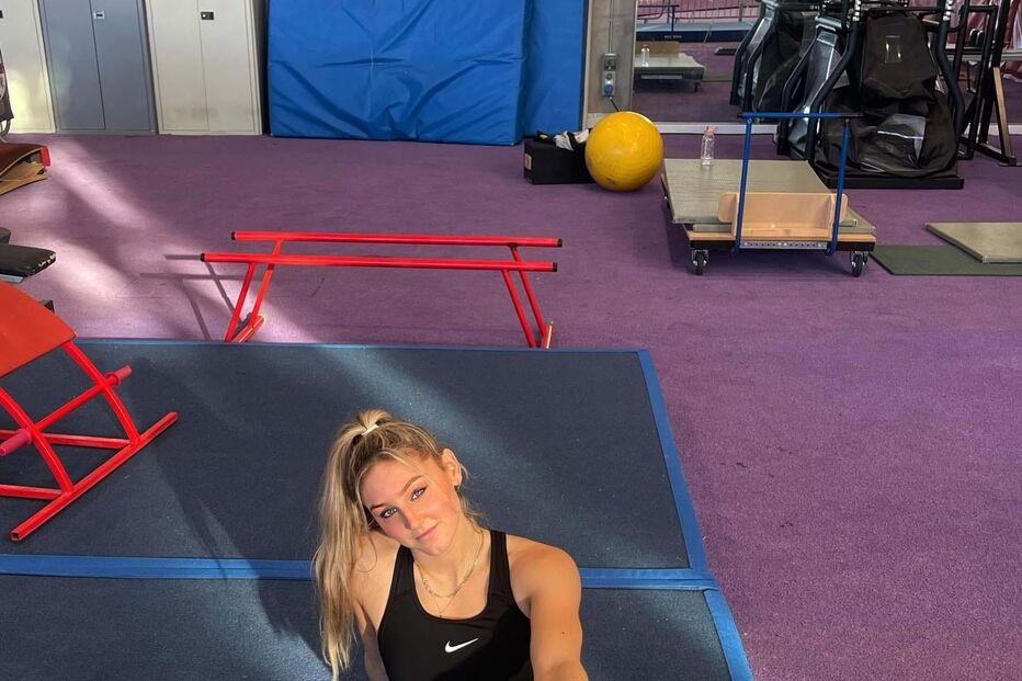 Molly Caudery, salto à vara, Reino Unido