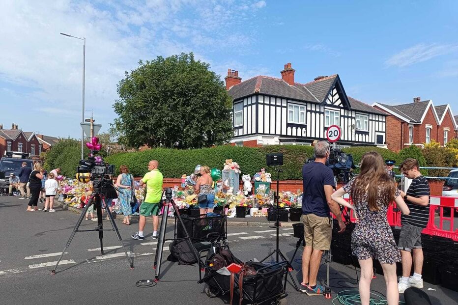 Exterior do estúdio de dança onde três meninas morreram em ataque com faca no Reino Unido  