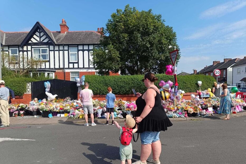Exterior do estúdio de dança onde três meninas morreram em ataque com faca no Reino Unido  