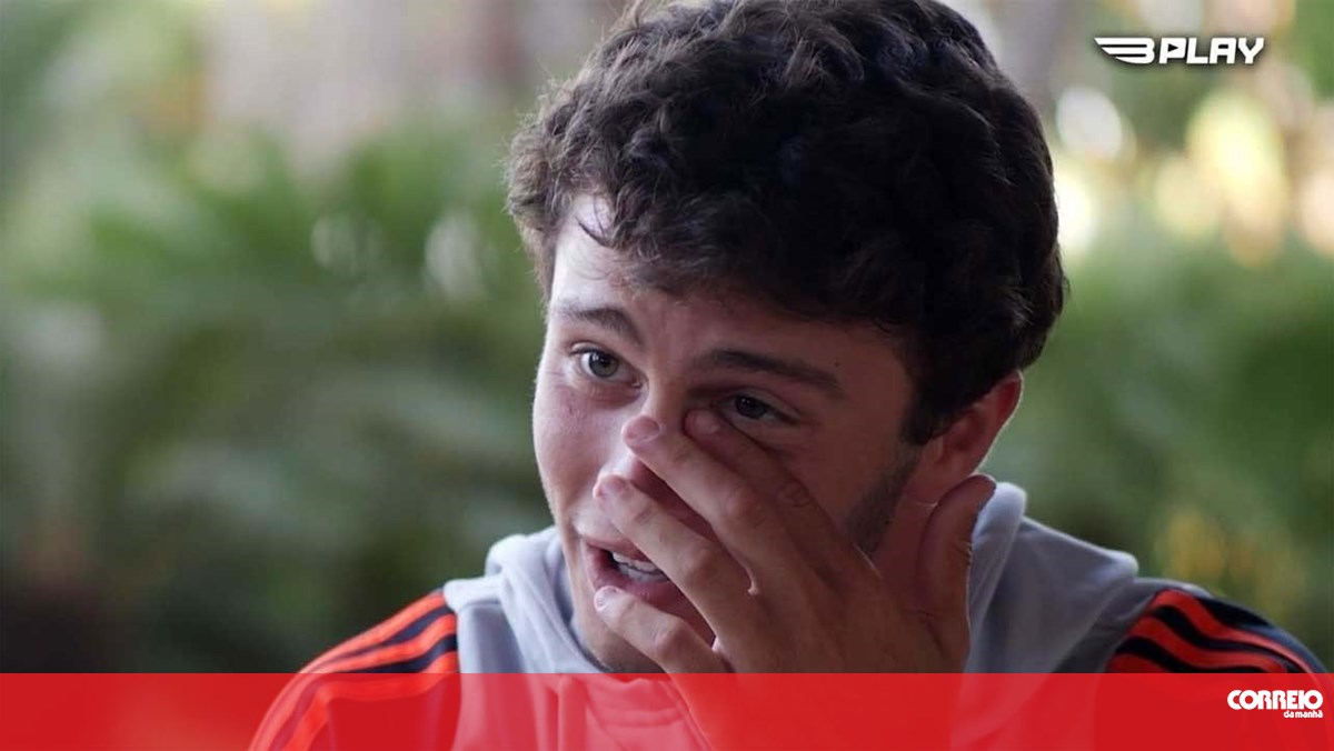 Da "lagrimazinha" de Rui Costa aos rumores de saída forçada: João Neves fala sobre saída do Benfica