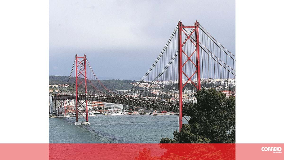 Mulher que deu à luz na Ponte 25 de abril seguia num carro particular