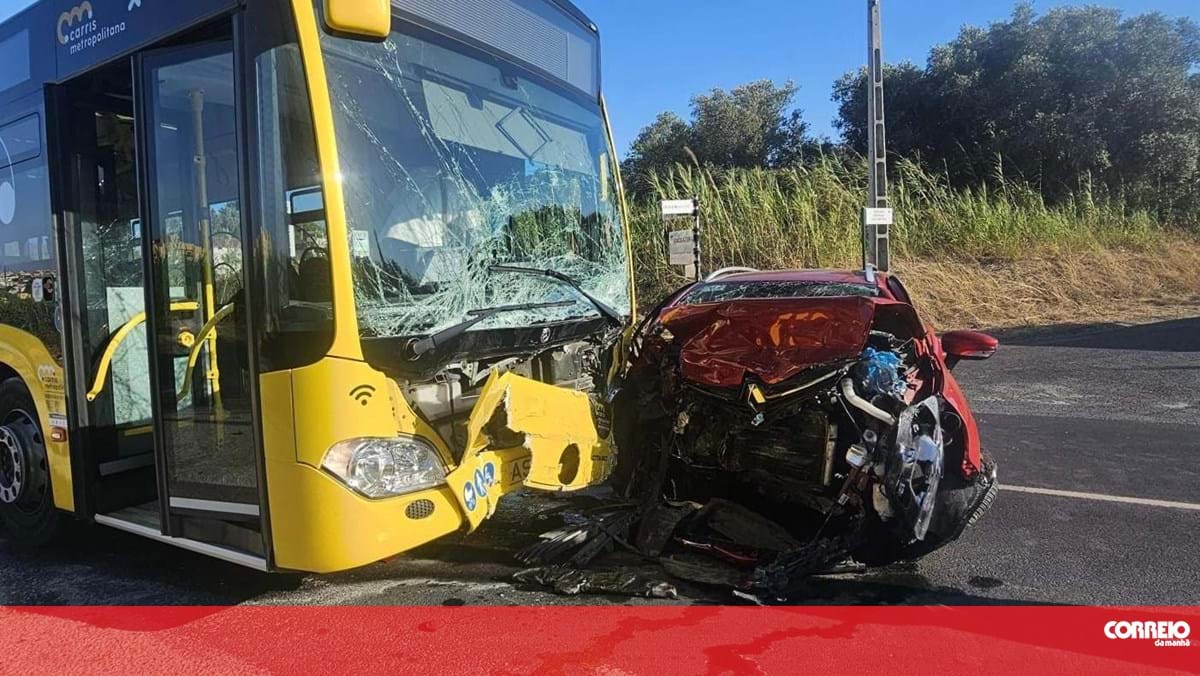 Motorista TVDE morre em colisão com autocarro em Loures