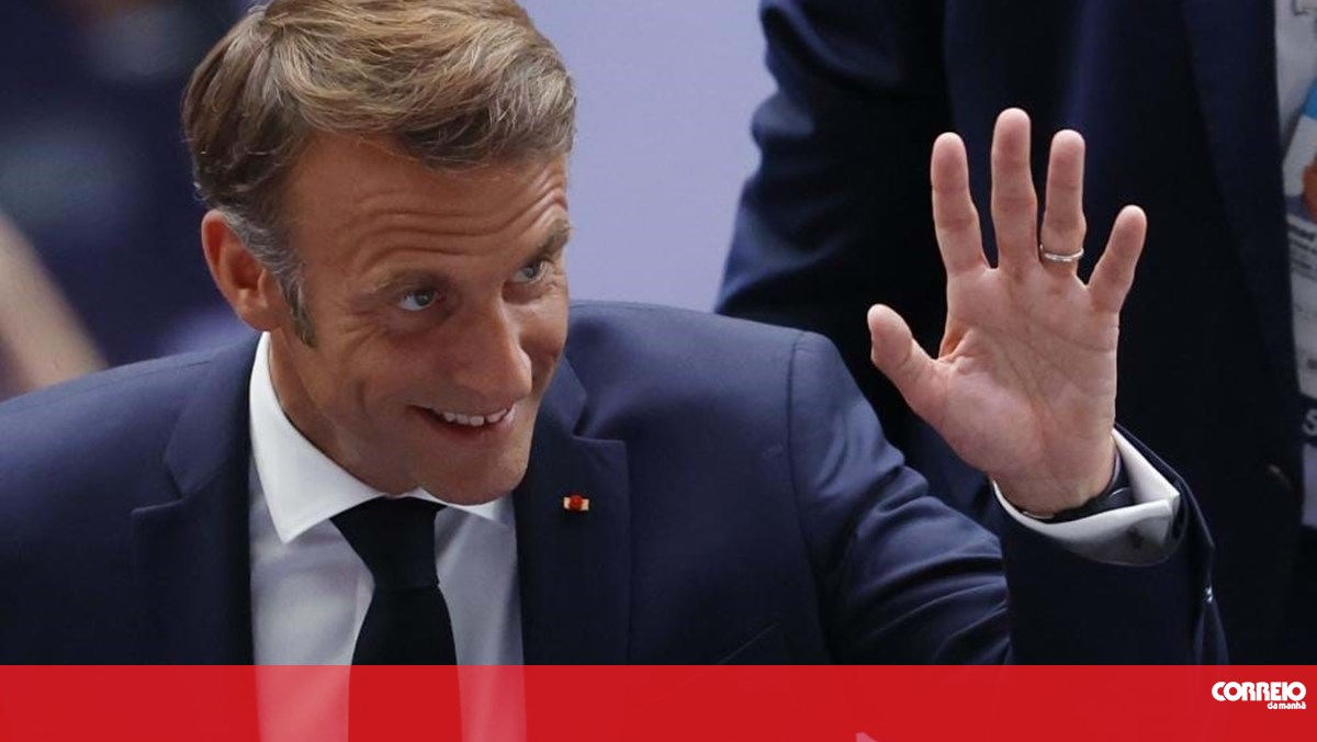 Emmanuel Macron promete "lutar muito" para que "Emily in Paris" fique em França