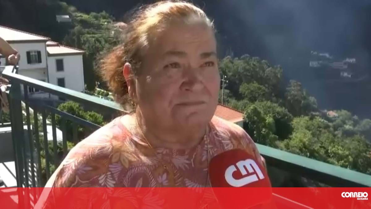 "Fiquei cheia de nervos, sozinha com o meu neto": Moradora relata noite de aflição com fogo perto de casa na Madeira