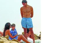 Maria Cerqueira Gomes à conversa com Cayetano Rivera, sorridente, enquanto o filho João descansa no seu colo 