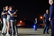 Chegam aos Estados Unidos presos libertados no âmbito de troca com Rússia